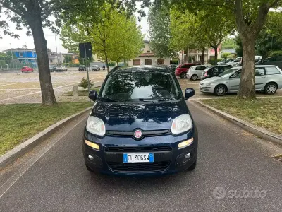 Usata Fiat Panda Lounge 85 CV (62 kW) 2017 Blu Utilitaria