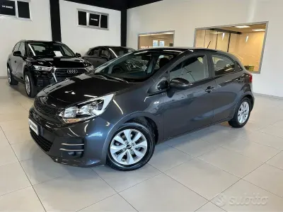 Usata Kia Rio Active 85 CV (62 kW) 2017 Grigio Berlina