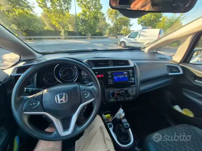 Usata Honda Jazz 102 CV (75 kW) 2017 Grigio Utilitaria