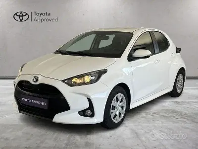 Second-hand Toyota Yaris Hybrid Active 116 CP (85 kW) 2022 Alb Berlinǎ