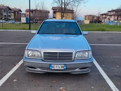 Usata Mercedes C180 Elegance 122 CV (89 kW) 2000 Grigio Berlina