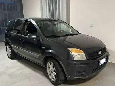 Usata Ford Fusion 68 CV (50 kW) 2008 Utilitaria