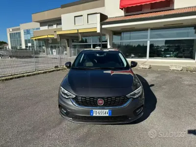 Usata Fiat Tipo Lounge 95 CV (69 kW) 2016 Grigio Berlina
