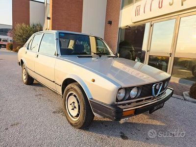 Usata Alfa Romeo Alfetta Quadrifoglio 130 CV (95 kW) 1983 Grigio Berlina