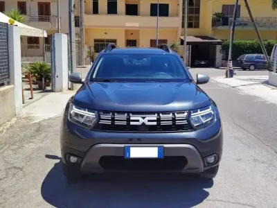 Usata Dacia Duster Journey 101 CV (74 kW) 2023 Grigio SUV