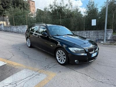 Usata BMW 318 143 CV (105 kW) 2010 Nero Station wagon