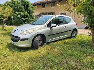 Usata Peugeot 207 88 CV (64 kW) 2007 Grigio Utilitaria