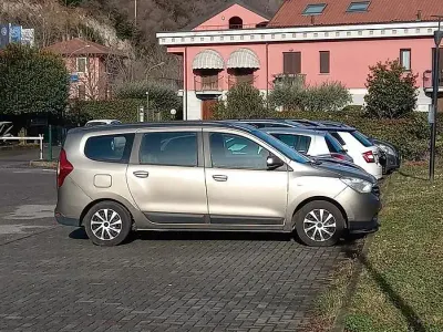 Usata Dacia Lodgy 82 CV (60 kW) 2013 Marrone Monovolume