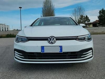 Usata VW Golf VIII Life 131 CV (96 kW) 2022 Bianco Berlina