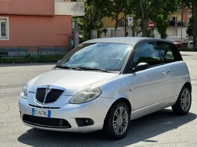 Usata Lancia Ypsilon 75 CV (55 kW) 2008 Grigio Utilitaria