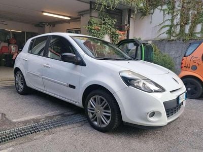 Usado Renault Clio II Dynamique 111 CV (81 kW) 2011 Blanco Berlina