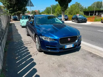 Usata Jaguar XE 180 CV (132 kW) 2016 Bluazzurro Berlina