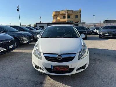 Usata Opel Corsa Cosmo 74 CV (54 kW) 2010 Bianco Utilitaria