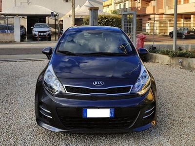 Usata Kia Rio 85 CV (62 kW) 2016 Grigio scuro Berlina