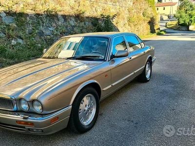 Usata Jaguar XJ 241 CV (177 kW) 1995 Grigio Berlina