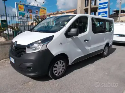Begagnad Renault Trafic Zen 125 HK (91 kW) 2018 Vit Minibuss