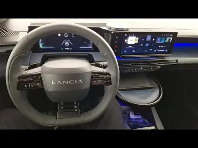 Usata Lancia Ypsilon 101 CV (74 kW) 2025 Blu scuro Utilitaria