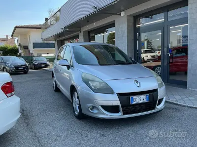 Usata Renault Scénic 110 CV (80 kW) 2010 Grigio Monovolume