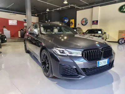 Usata BMW 520 M Sport 190 CV (139 kW) 2020 Sophistograu brillanteffekta90 Station wagon