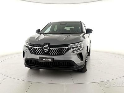 Usata Renault Austral Techno 199 CV (146 kW) 2025 Grigio SUV