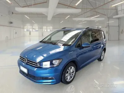 Usata VW Touran Business 150 CV (110 kW) 2023 Blu metallizzato Monovolume