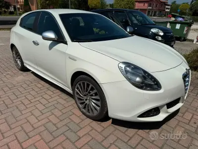 Usata Alfa Romeo Giulietta Distinctive 170 CV (125 kW) 2010 Bianco Utilitaria