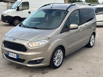 Grigio Usata 2015 Ford Tourneo Courier Monovolume | 7500 € (Ottimo prezzo)