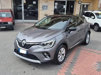 Occasion Renault Captur Techno 100 ch (73 kW) 2022 Gris SUV