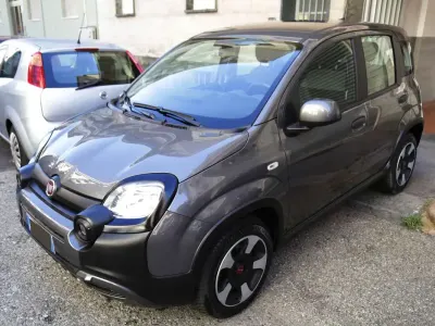 Usata Fiat Panda Cross Cross 70 CV (51 kW) 2022 Grigio metallizzato Utilitaria