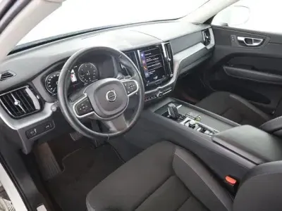 Usata Volvo XC60 Momentum 197 CV (144 kW) 2021 Bianco SUV