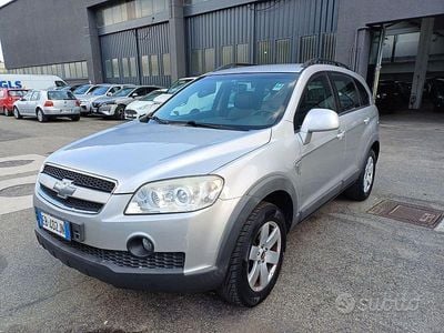 Usata Chevrolet Captiva 149 CV (109 kW) 2010 Grigio SUV