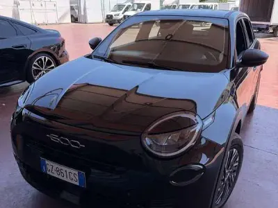 Usata Fiat 600 101 CV (74 kW) 2025 Nero SUV