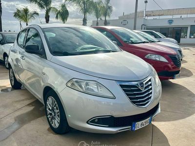 Usata Lancia Ypsilon Gold 69 CV (50 kW) 2012 Argento Utilitaria