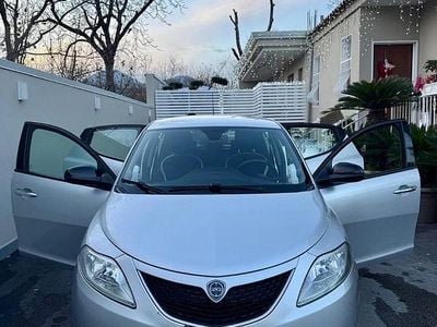 Usata Lancia Ypsilon 69 CV (50 kW) 2017 Grigio Utilitaria