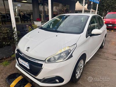 Usata Peugeot 208 Active 68 CV (50 kW) 2016 Bianco Utilitaria