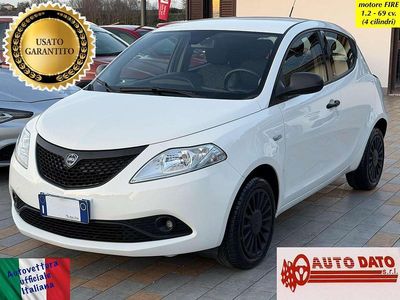 Usata Lancia Ypsilon Gold 69 CV (50 kW) 2018 Grigio pietra Utilitaria