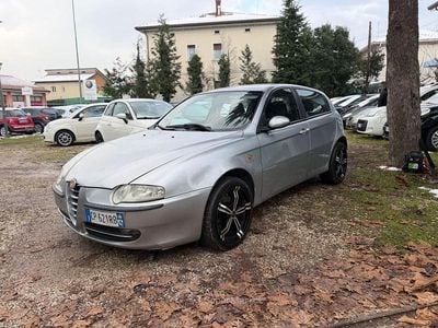 Usata Alfa Romeo 147 Distinctive 116 CV (85 kW) 2004 Grigio Utilitaria