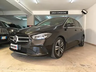 Usata Mercedes B180 116 CV (85 kW) 2022 Nero Monovolume
