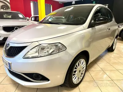 Usata Lancia Ypsilon Gold 69 CV (50 kW) 2017 Grigio Utilitaria