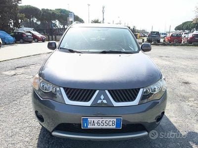 Usata Mitsubishi Outlander Instyle 140 CV (102 kW) 2007 Grigio SUV
