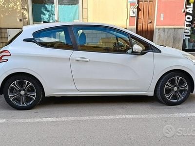 Usata Peugeot 208 2014 Bianco Utilitaria