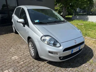 Usata Fiat Punto Street 77 CV (56 kW) 2014 612 grigio chiaro metalizzato Utilitaria