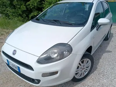 Usata Fiat Grande Punto 77 CV (56 kW) 2014 Bianco Utilitaria