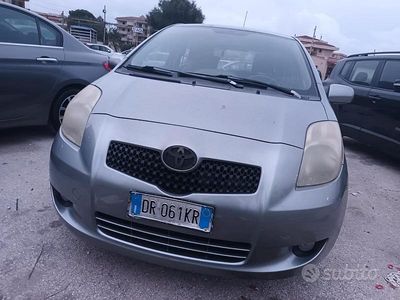 Grigio Usata 2008 Toyota Yaris Utilitaria | 2490 € (Buon prezzo)