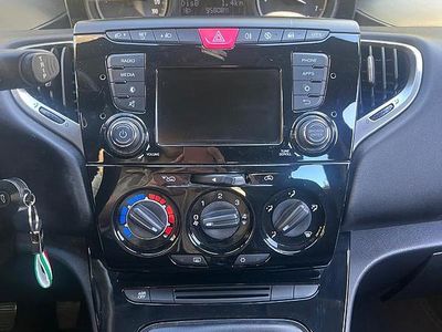 Usata Lancia Ypsilon 44 kW (60 CV) 2020 Blu Utilitaria