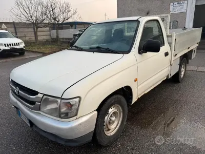 Gebraucht Toyota HiLux 88 PS (64 kW) 2002 Weiß Pickup
