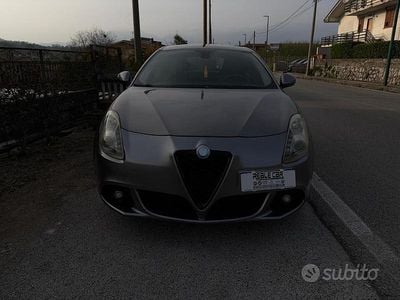 Usata Alfa Romeo Giulietta Distinctive 120 CV (88 kW) 2013 Grigio Utilitaria
