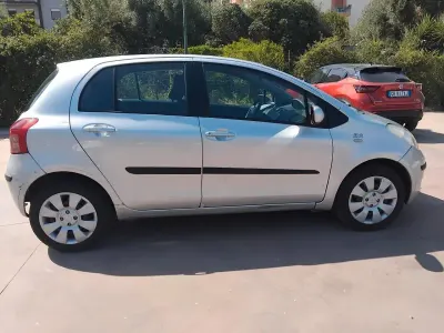 Usata Toyota Yaris Sol 69 CV (50 kW) 2009 Argento Utilitaria