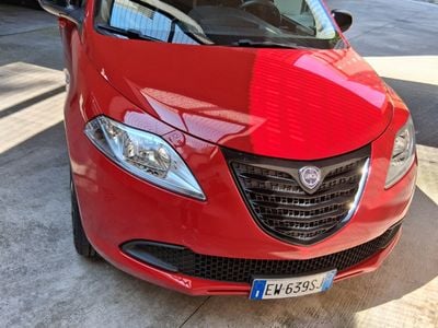 Usata Lancia Ypsilon 80 CV (58 kW) 2014 Rosso Utilitaria