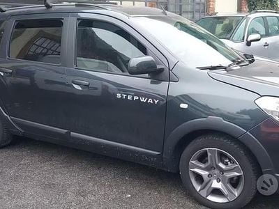 Begagnad Dacia Lodgy Stepway 116 HK (85 kW) 2021 Grå Minibuss